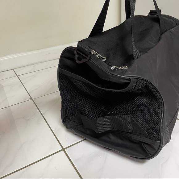 NWOT adidas Unisex Team Issue Small Duffel Bag, Black - Picture 8 of 10